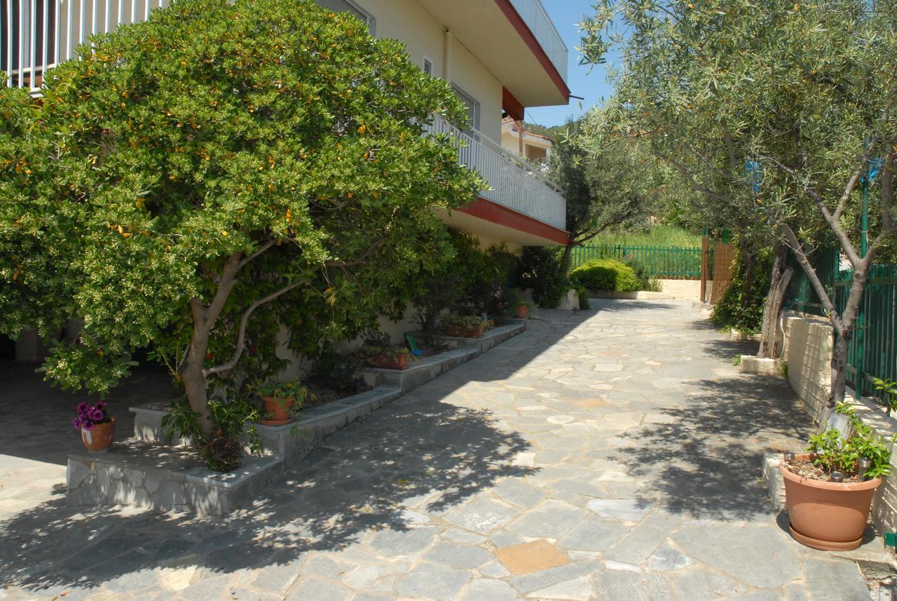 Anestis Apartments & Rooms Palaiontsiflikion Exterior foto